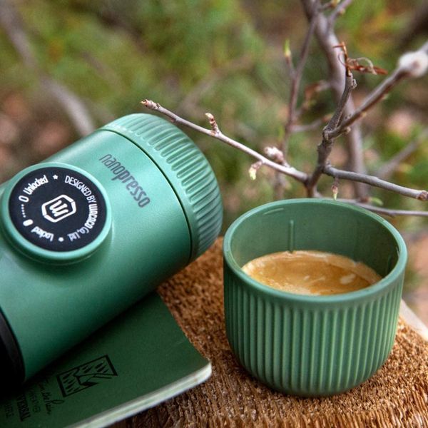 Портативна еспресо-кавоварка Wacaco Nanopresso зелена з чохлом 69049 фото
