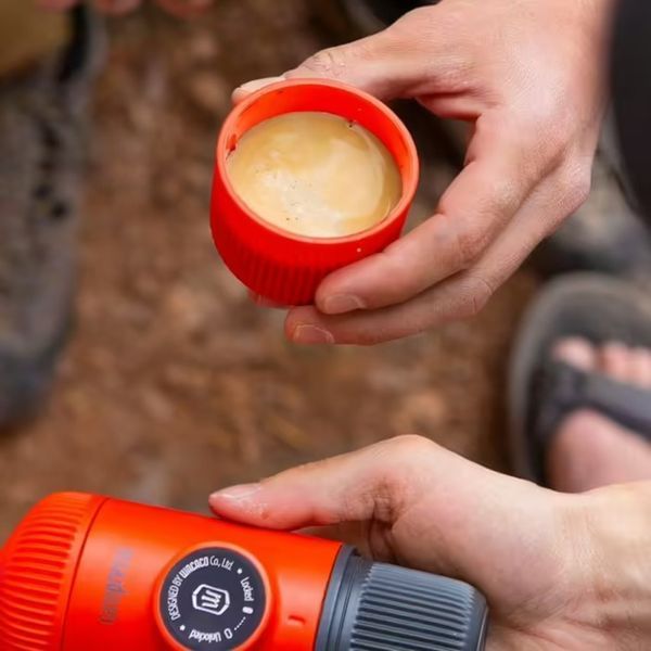 Портативна еспресо-кавоварка Wacaco Nanopresso червона з чохлом, механічна, для меленої кави 69050 фото
