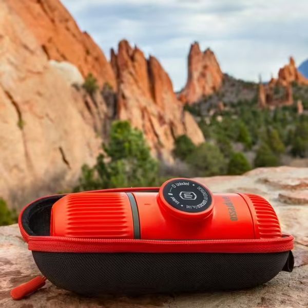 Портативна еспресо-кавоварка Wacaco Nanopresso червона з чохлом, механічна, для меленої кави 69050 фото
