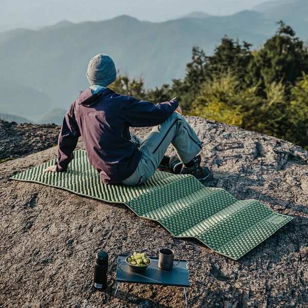Килимок туристичний складаний одномісний IXPE Naturehike CNK2450WS044 з алюмінієвою плівкою, 195x60x1.8 см, оливковий 70906 фото
