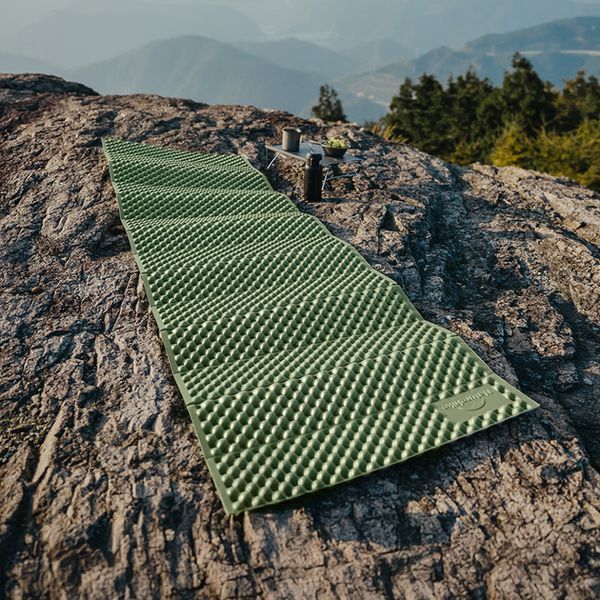 Килимок туристичний складаний одномісний IXPE Naturehike CNK2450WS044 з алюмінієвою плівкою, 195x60x1.8 см, оливковий 70906 фото