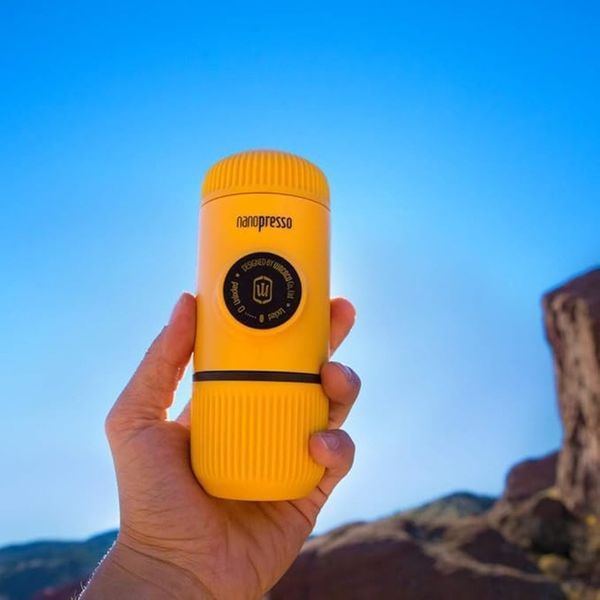Портативна еспресо-кавоварка Wacaco Nanopresso жовта, механічна, для меленої кави 71037 фото