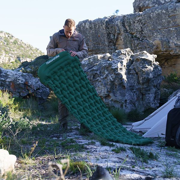 Матрац туристичний водонепроникний одномісний Naturehike CNK2300DZ0001, 198x59x6.5 см, темно-зелений із вбудованою помпою для надування 65284 фото